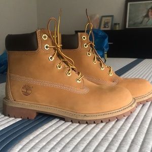 Girls timberland boots, sz 6 (fits women’s size 7)